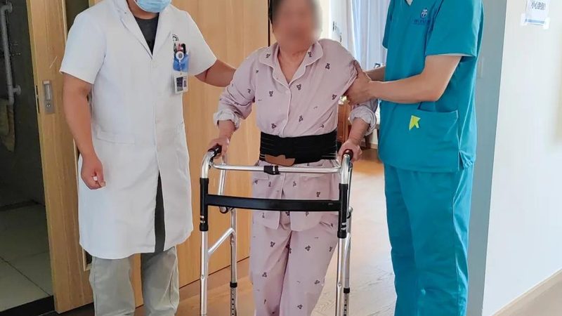 老年助餐补贴的申请条件如下：