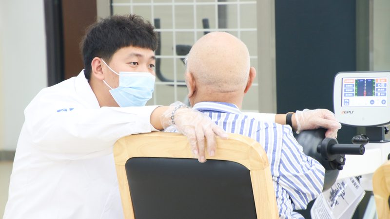 医养结合护理床：尺寸背后的护理智慧